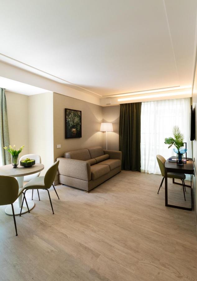 Ceccarini 9 Home Suite Home Riccione Exterior foto
