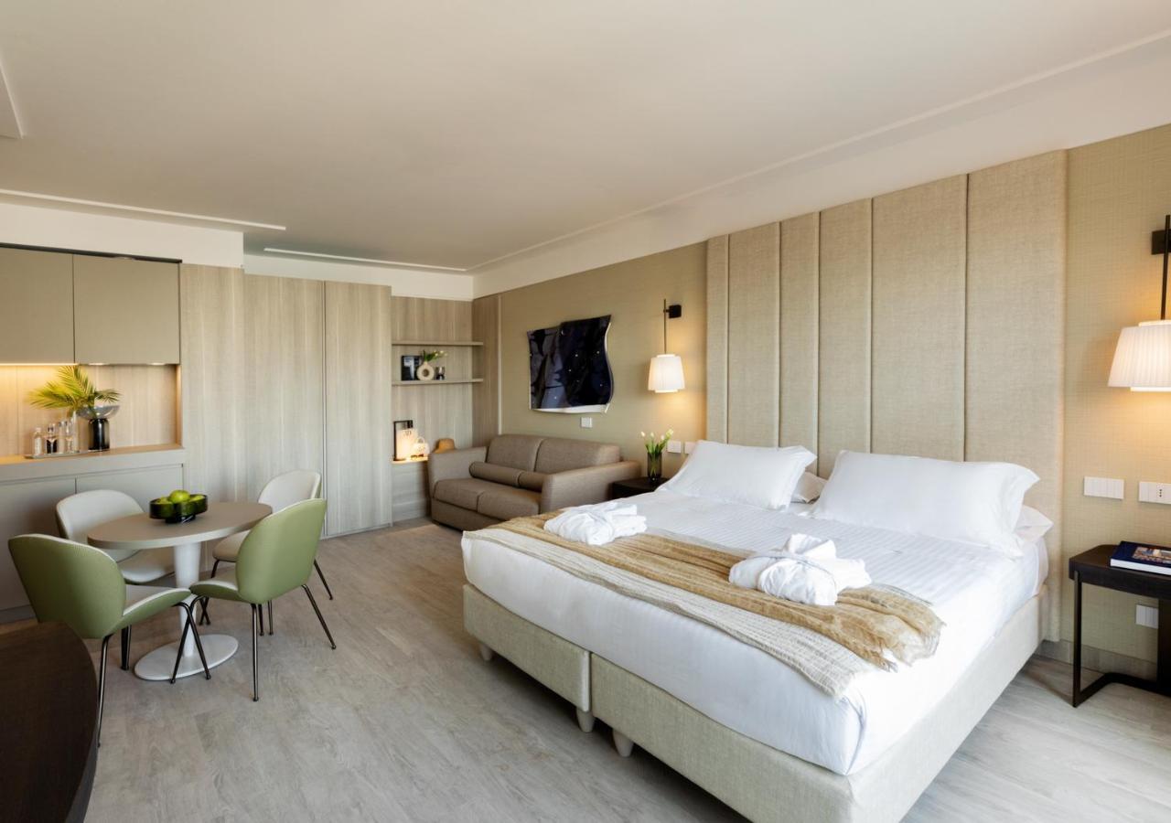 Ceccarini 9 Home Suite Home Riccione Exterior foto