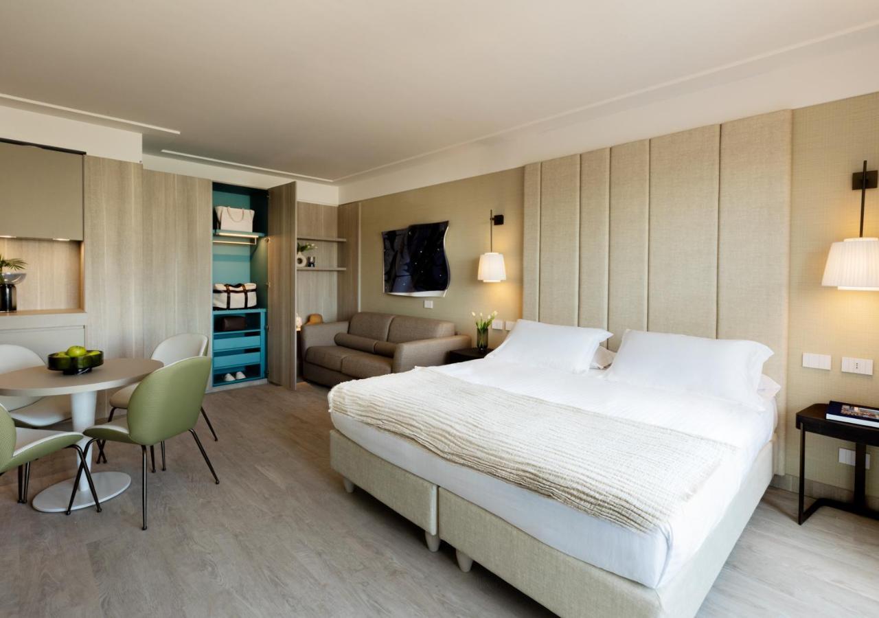Ceccarini 9 Home Suite Home Riccione Exterior foto