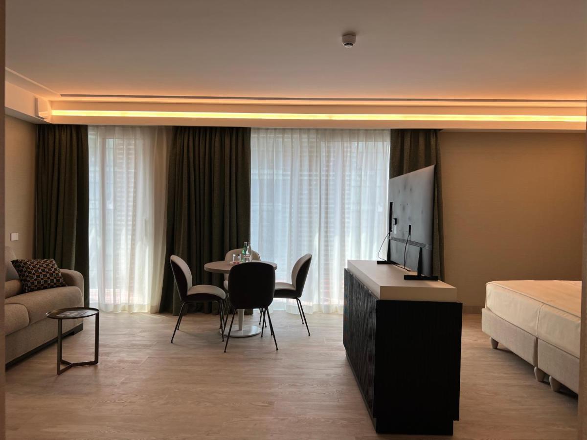 Ceccarini 9 Home Suite Home Riccione Exterior foto