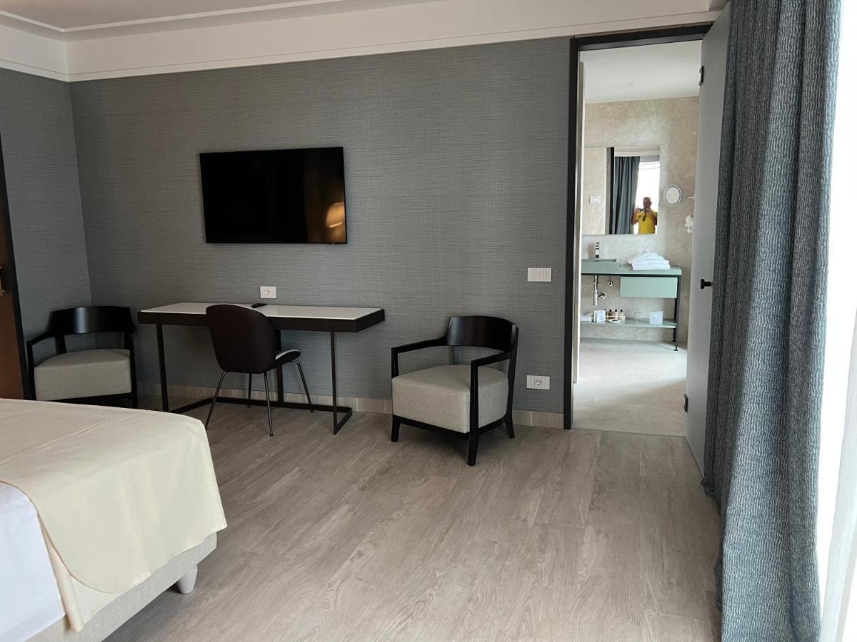 Ceccarini 9 Home Suite Home Riccione Exterior foto