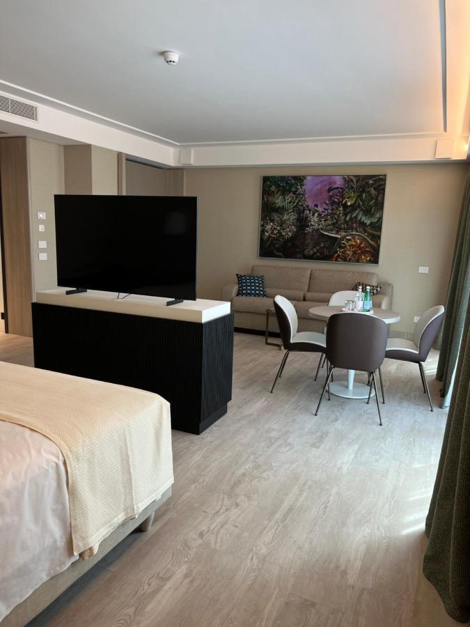 Ceccarini 9 Home Suite Home Riccione Exterior foto